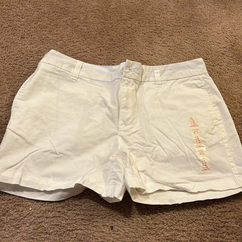 NWT. Gap white shorts size 8.